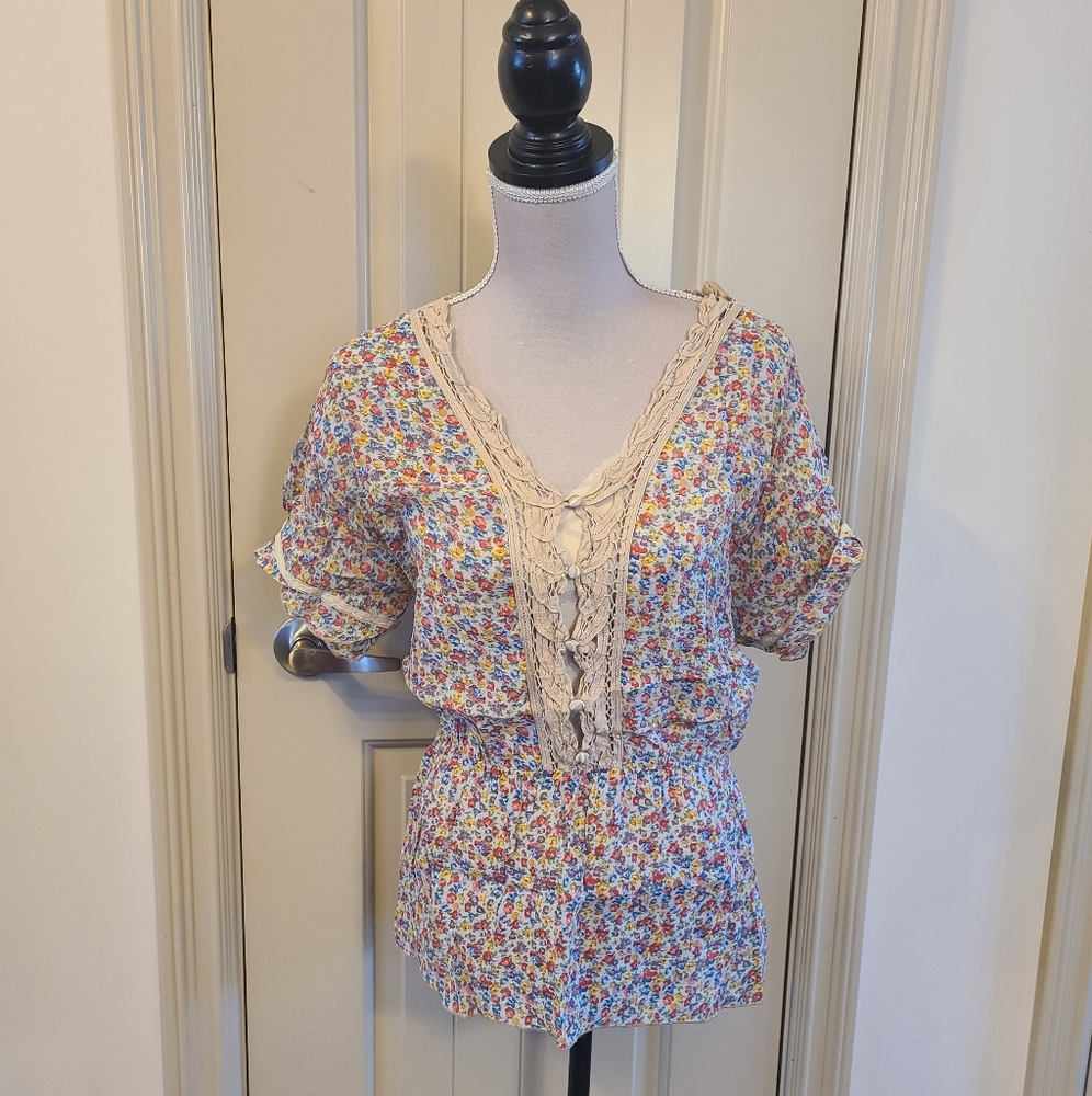 4/$30. XXI Floral Top.  Good condition.